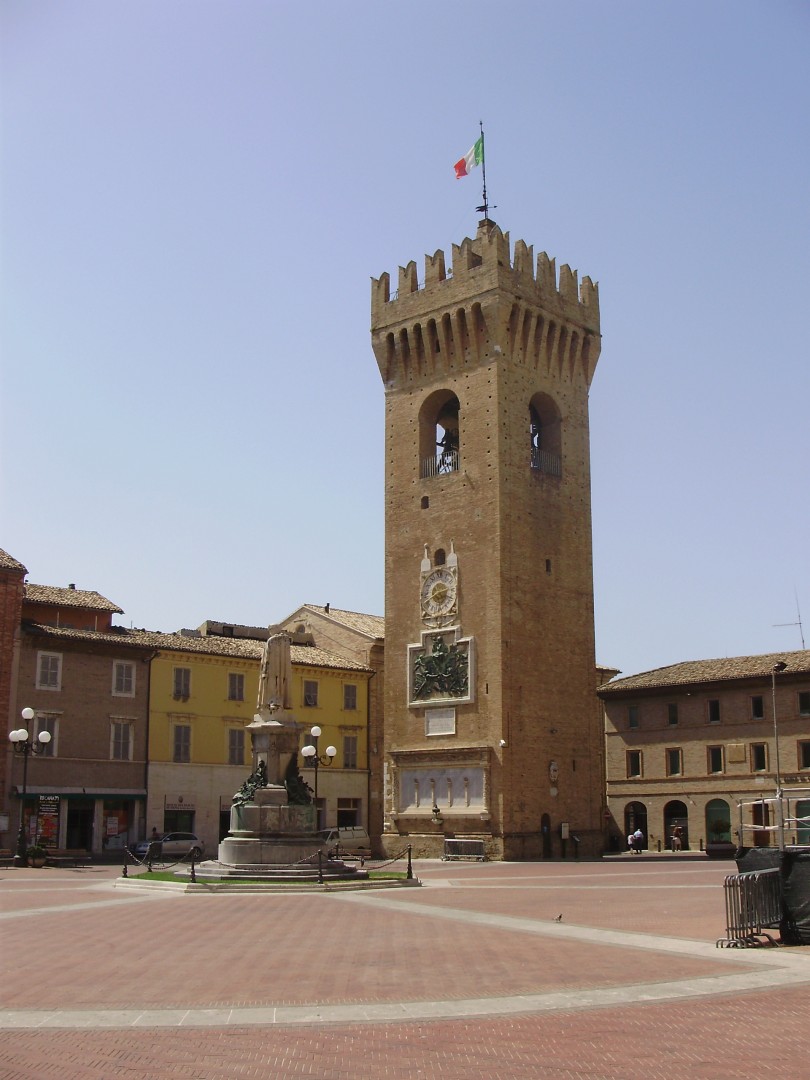 La Torre del Borgo e il Museo verticale di Recanati